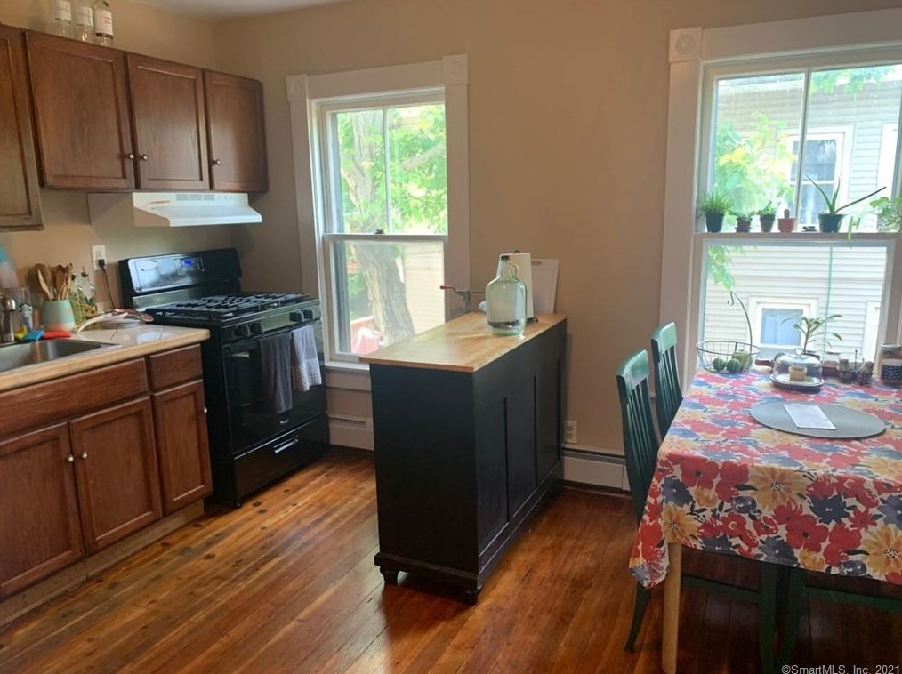 162 Walnut St, Chestnut Hill CT  06226-2311 exterior