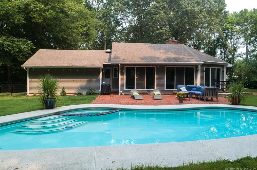 10 Christy Hts, Fenwick CT  06475-1217 exterior