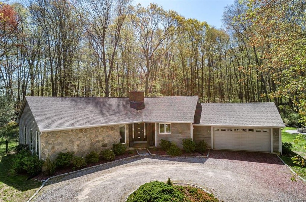 10 Christy Hts, Fenwick CT  06475-1217 exterior