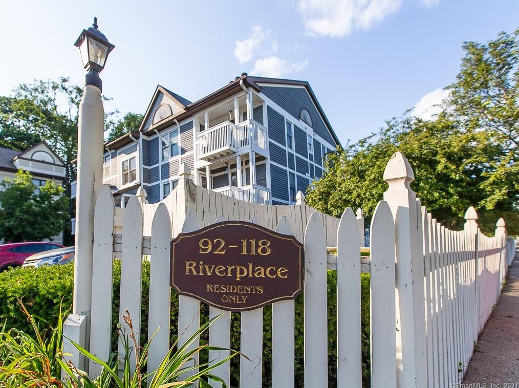 112 Front St, New Haven CT 06513-3927 exterior