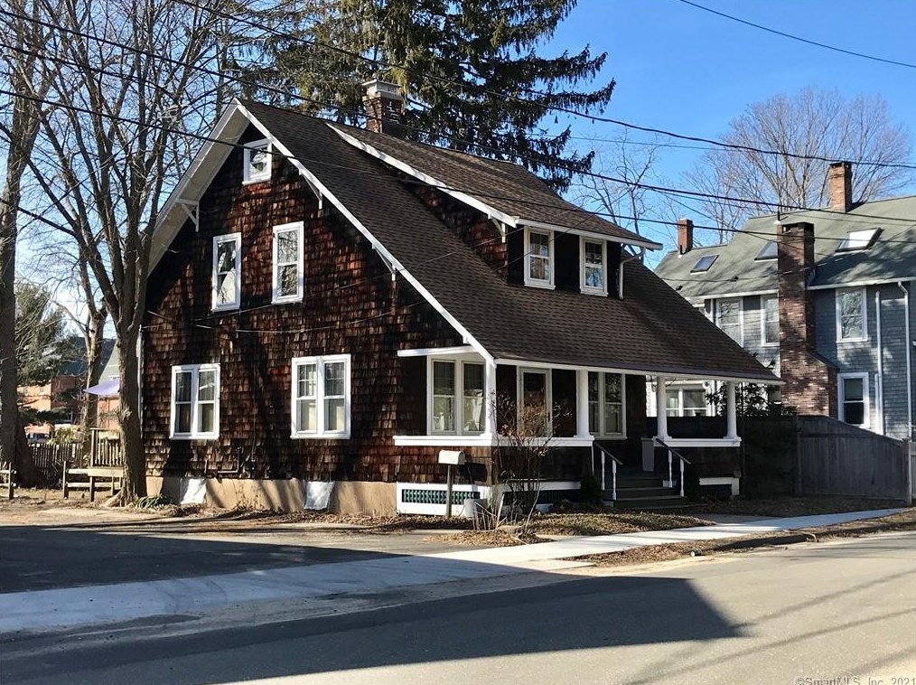 18 Graves Ave, Guilford CT  06437-2625 exterior