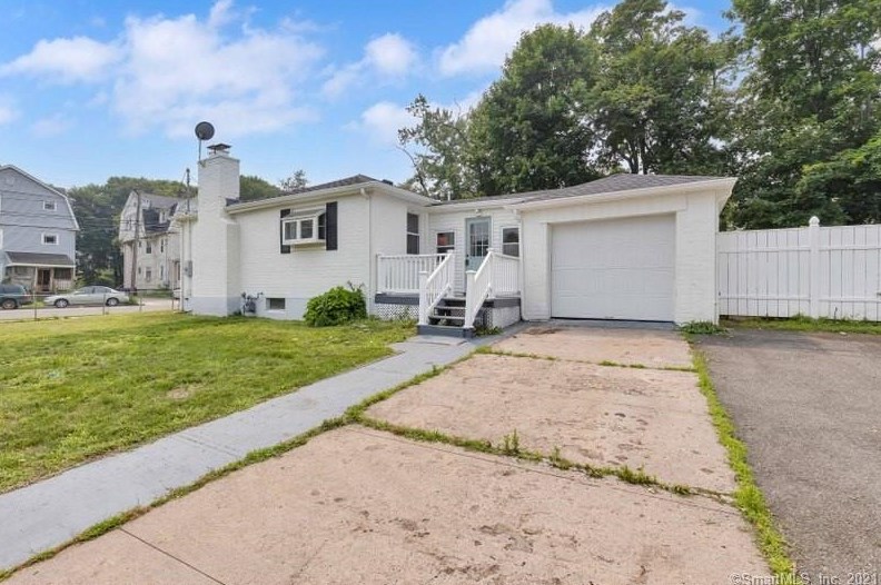 200 Britannia St, Meriden CT  06450-2230 exterior