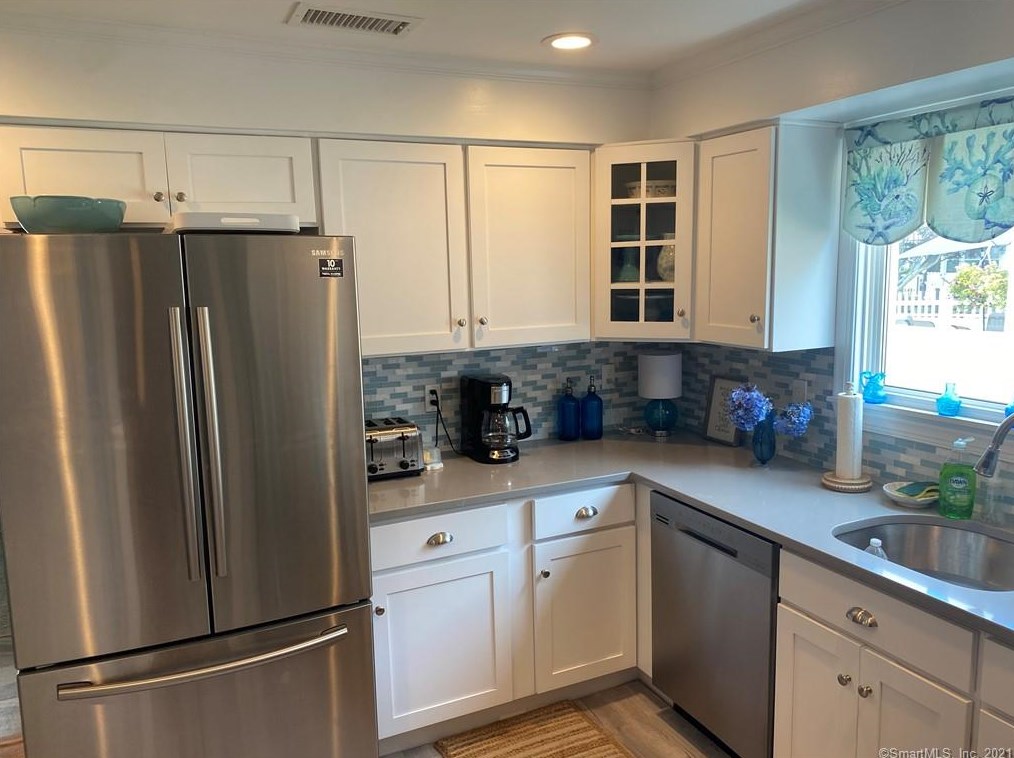 49 Vincent Ave, Fenwick CT  06475-1948 exterior