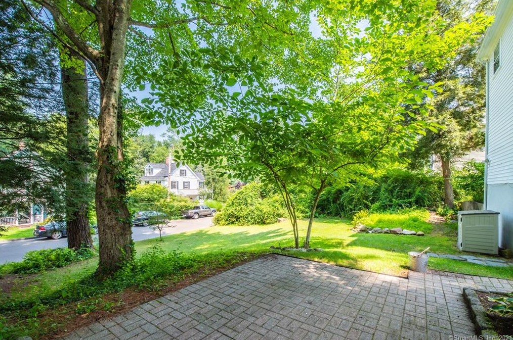 7 Woods Ln, Simsbury CT  06070-2475 exterior