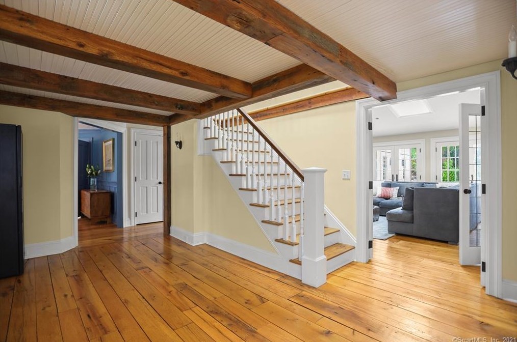175 Cat Rock Rd, Cos Cob CT  06807-1202 exterior