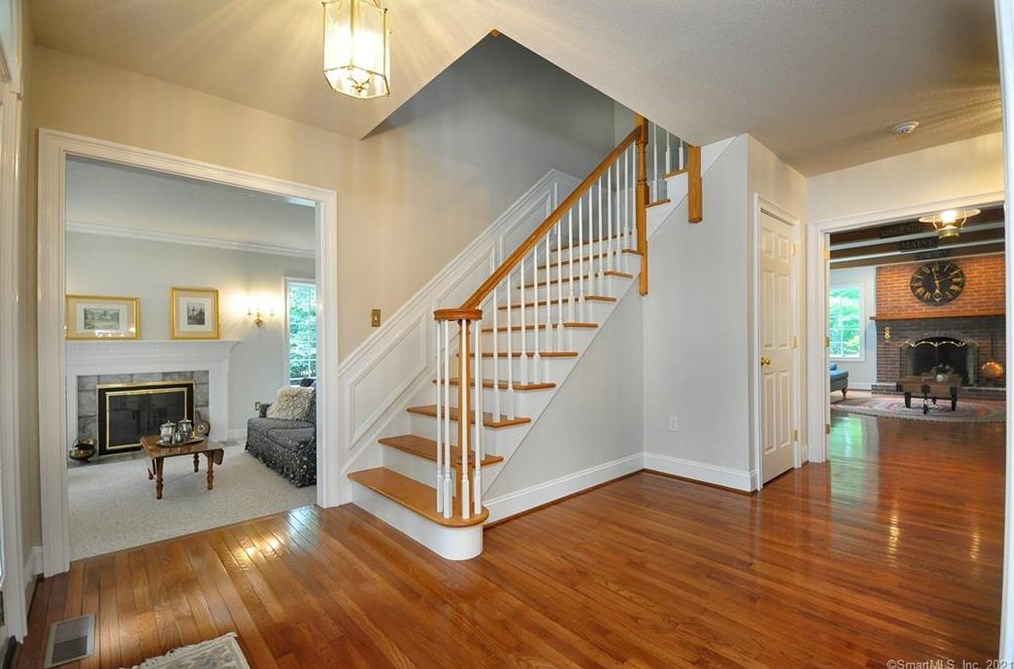 48 Andrew Dr, Collinsville CT  06019-5000 exterior