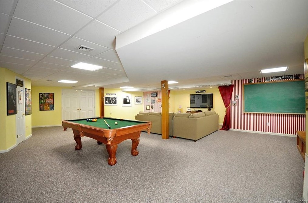 48 Andrew Dr, Collinsville CT  06019-5000 exterior