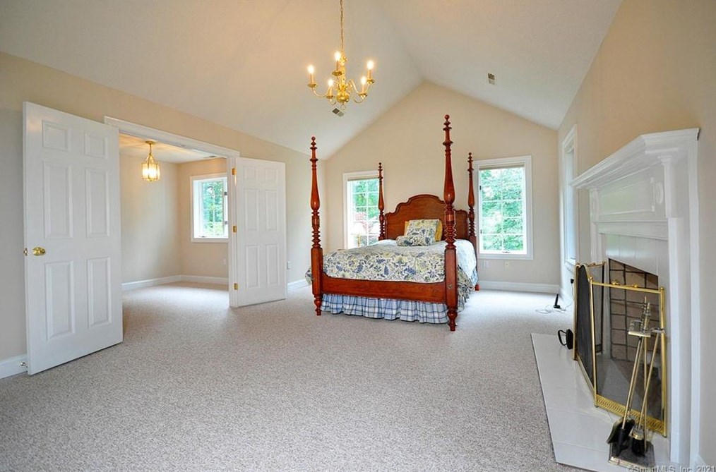 48 Andrew Dr, Collinsville CT  06019-5000 exterior