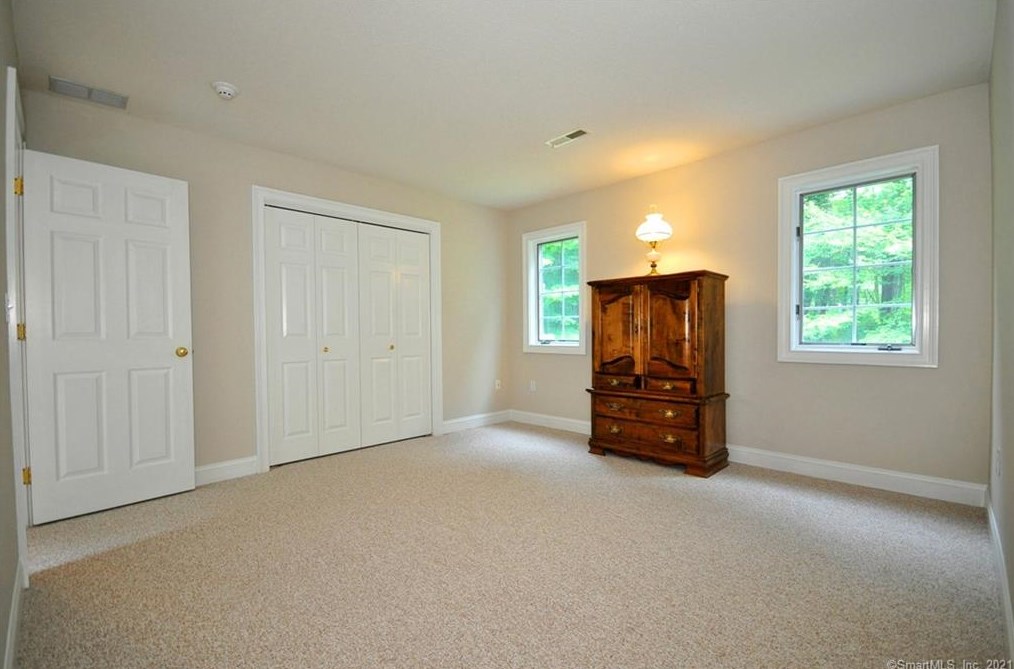 48 Andrew Dr, Collinsville CT  06019-5000 exterior