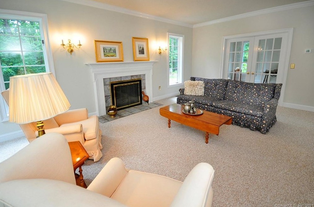 48 Andrew Dr, Collinsville CT  06019-5000 exterior