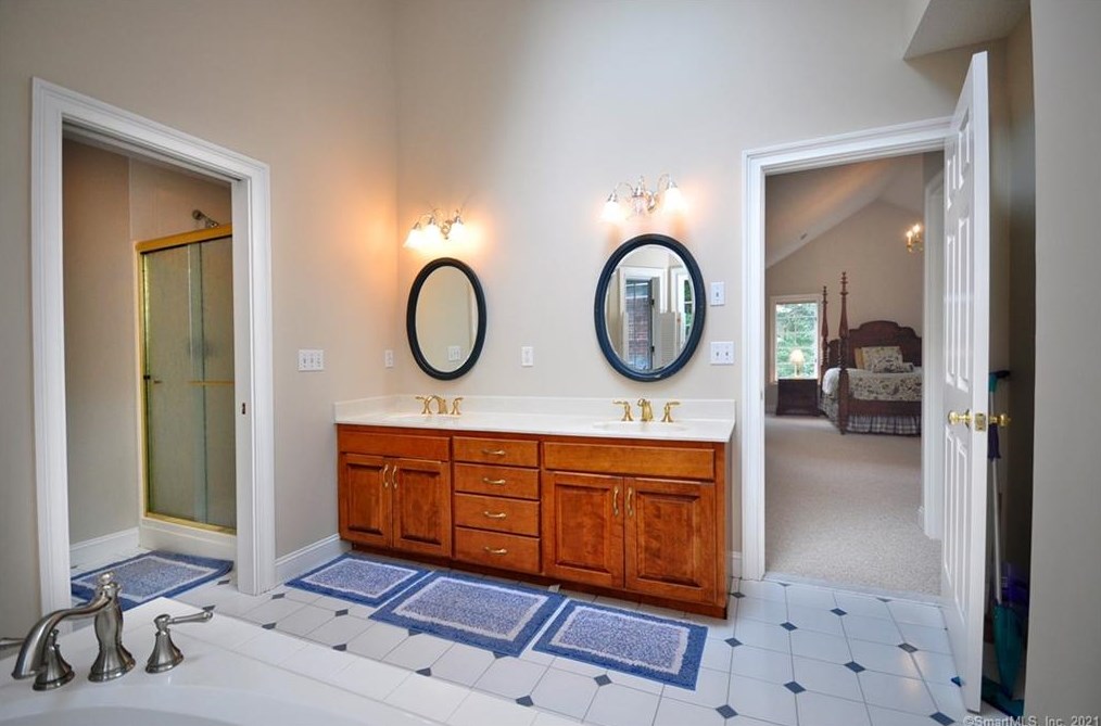 48 Andrew Dr, Collinsville CT  06019-5000 exterior