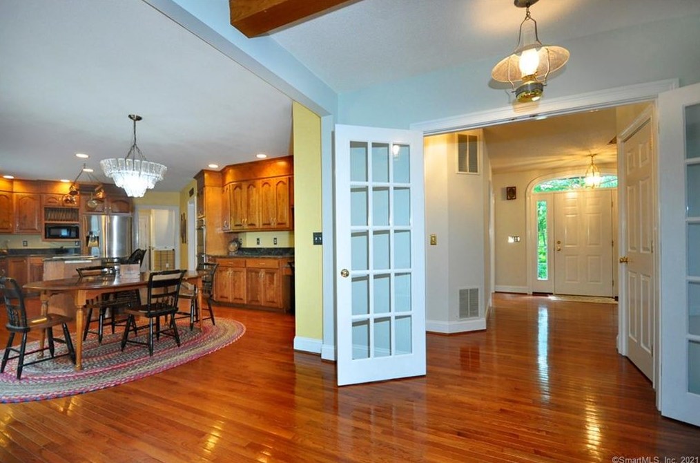 48 Andrew Dr, Collinsville CT  06019-5000 exterior