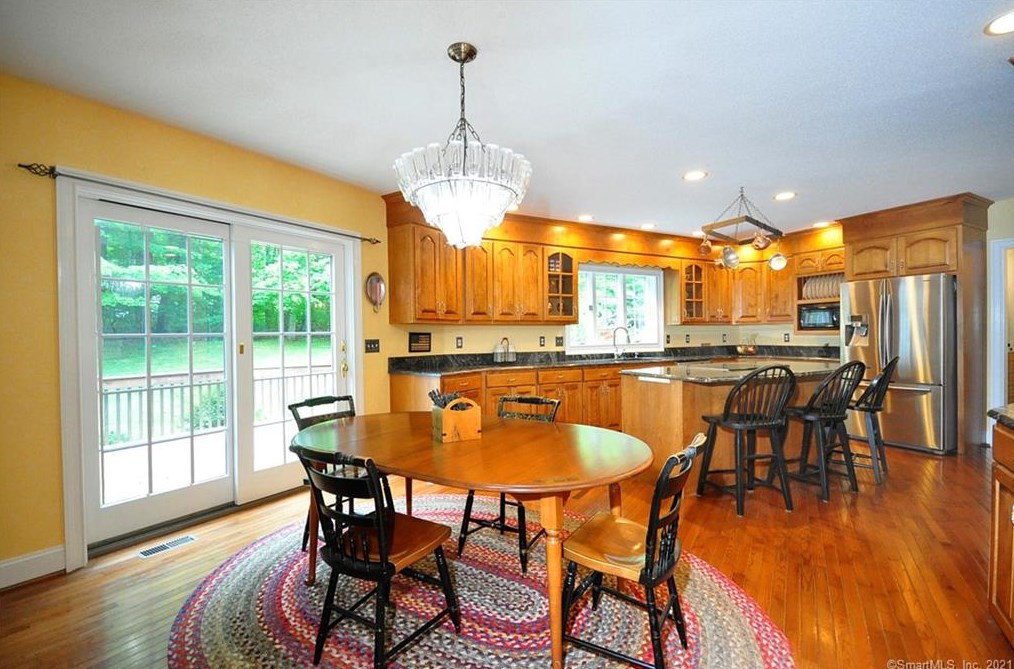 48 Andrew Dr, Collinsville CT  06019-5000 exterior