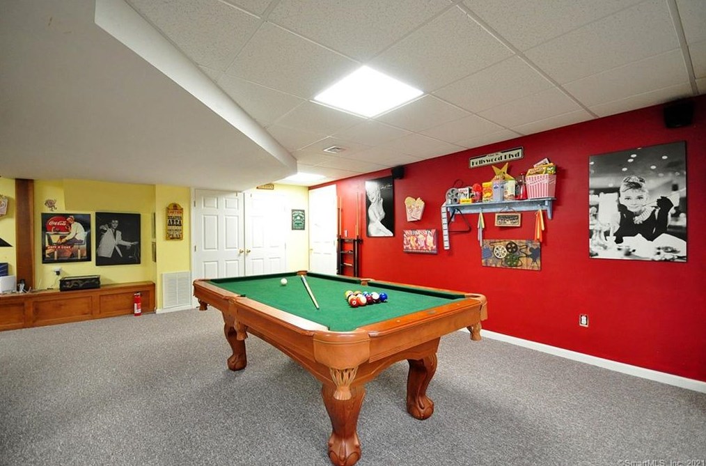 48 Andrew Dr, Collinsville CT  06019-5000 exterior