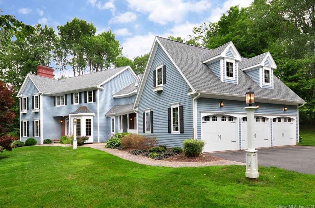 48 Andrew Dr, Collinsville CT  06019-5000 exterior