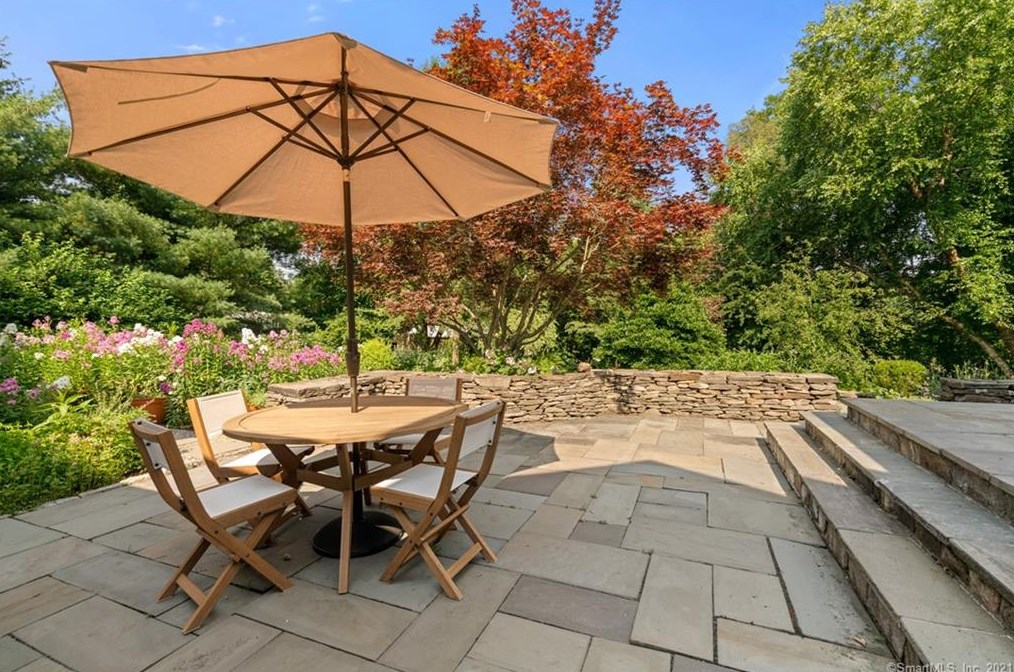 18 Northrup St, Bridgewater CT  06752-1607 exterior