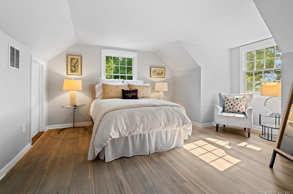 18 Northrup St, Bridgewater CT  06752-1607 exterior