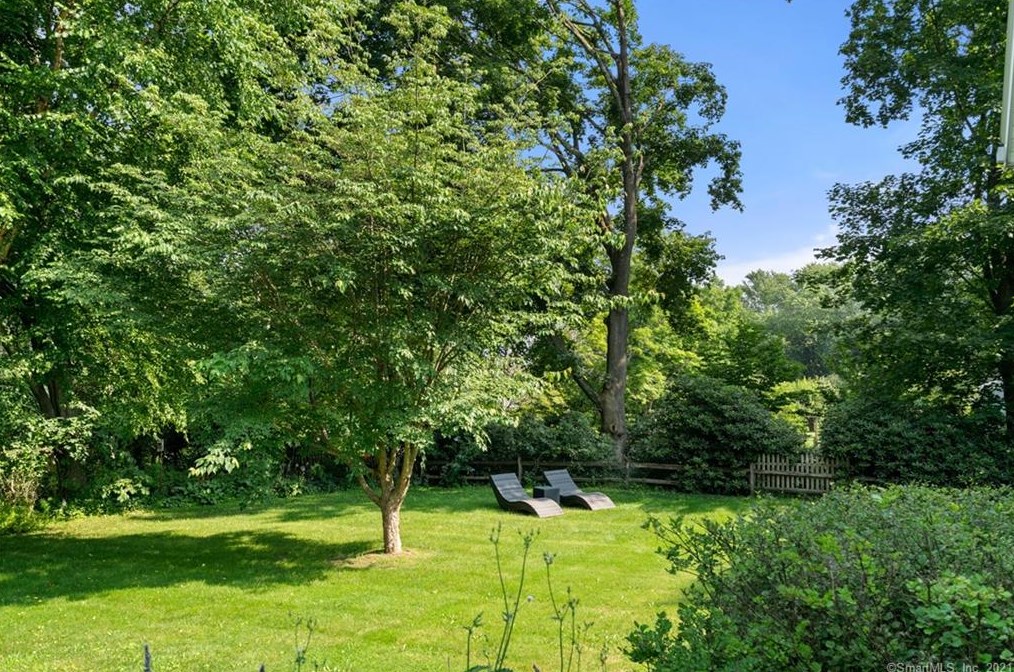 18 Northrup St, Bridgewater CT  06752-1607 exterior