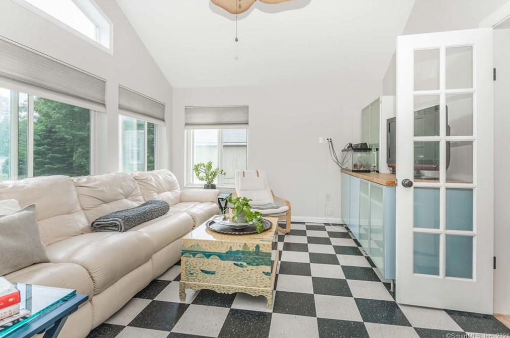 861 Grassy Hill Rd, Orange CT  06477-1605 exterior