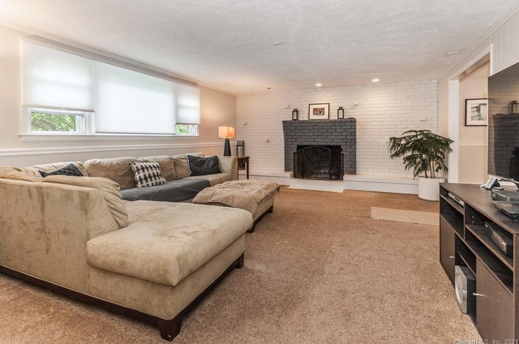 861 Grassy Hill Rd, Orange CT  06477-1605 exterior