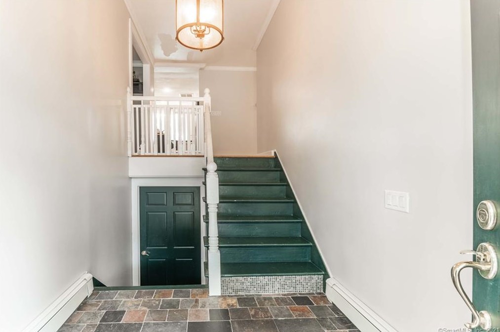 861 Grassy Hill Rd, Orange CT  06477-1605 exterior