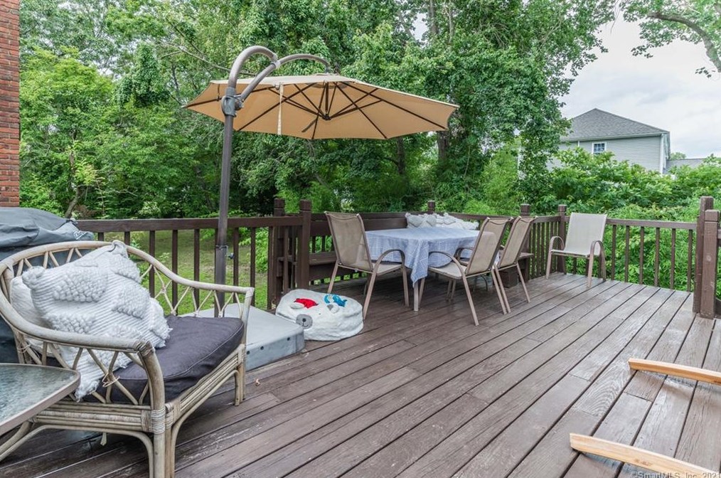 861 Grassy Hill Rd, Orange CT  06477-1605 exterior