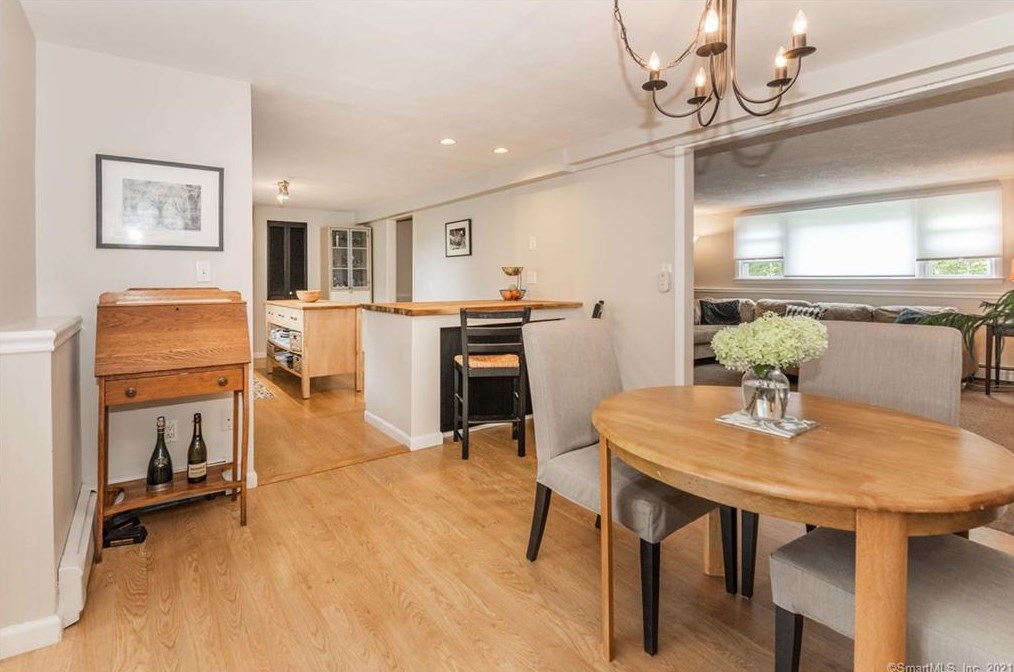 861 Grassy Hill Rd, Orange CT  06477-1605 exterior