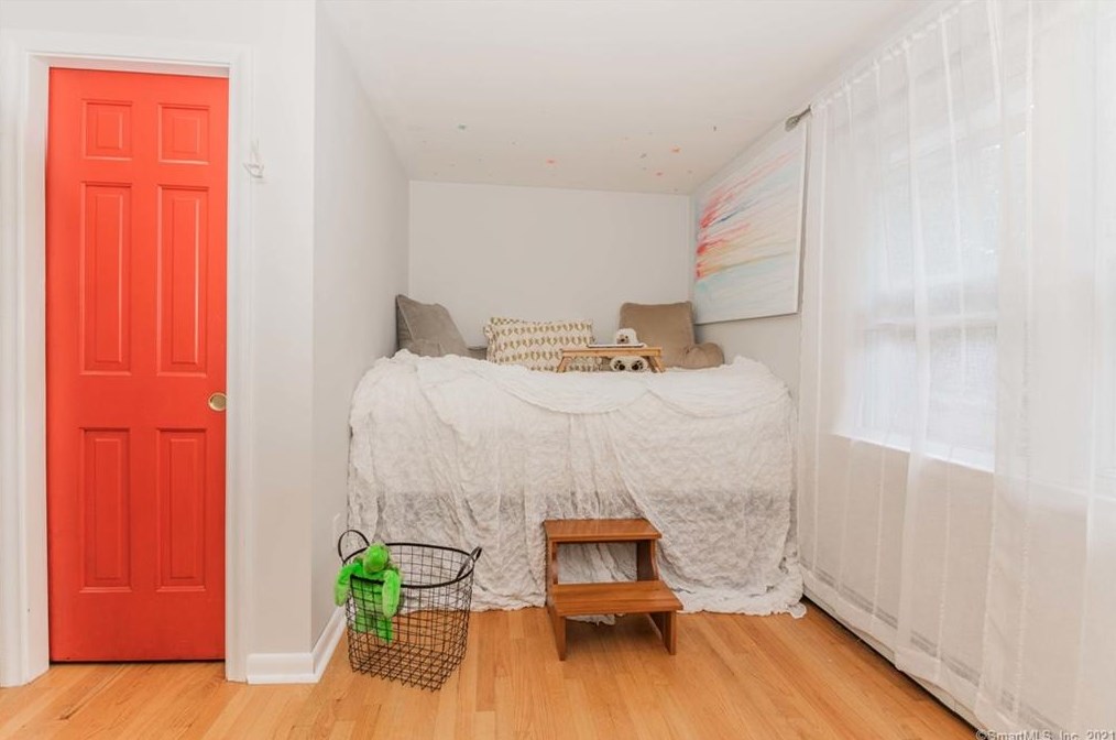 861 Grassy Hill Rd, Orange CT  06477-1605 exterior