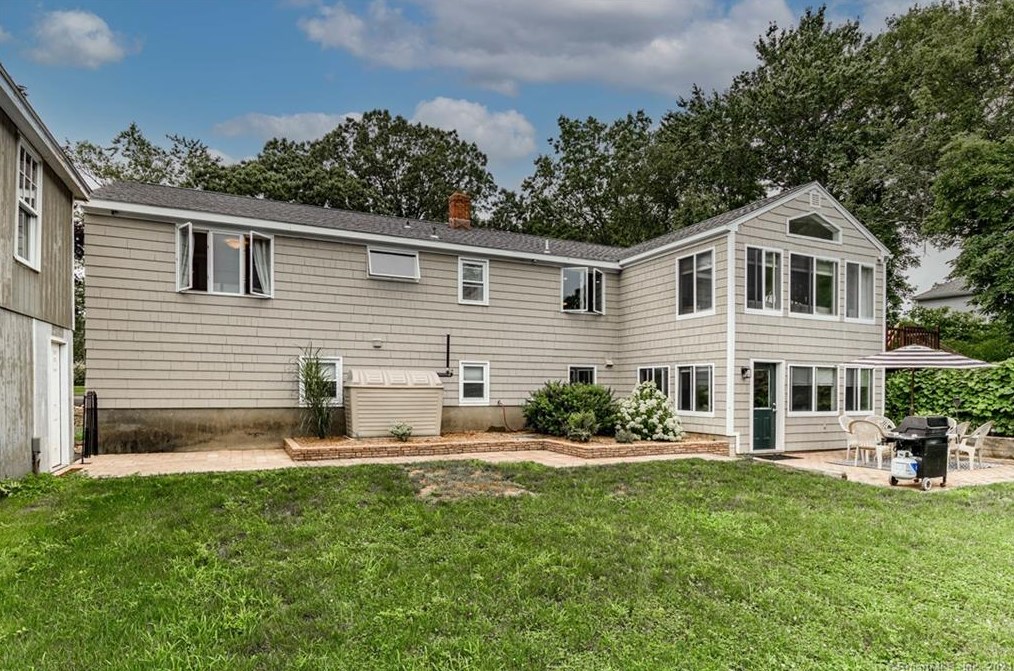 861 Grassy Hill Rd, Orange CT  06477-1605 exterior