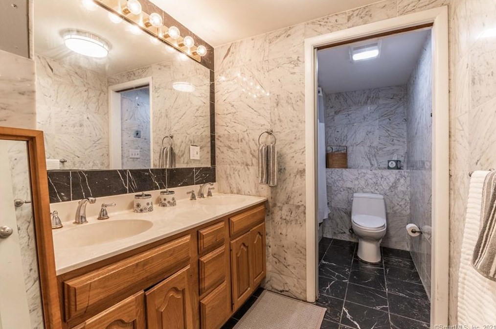 861 Grassy Hill Rd, Orange CT  06477-1605 exterior