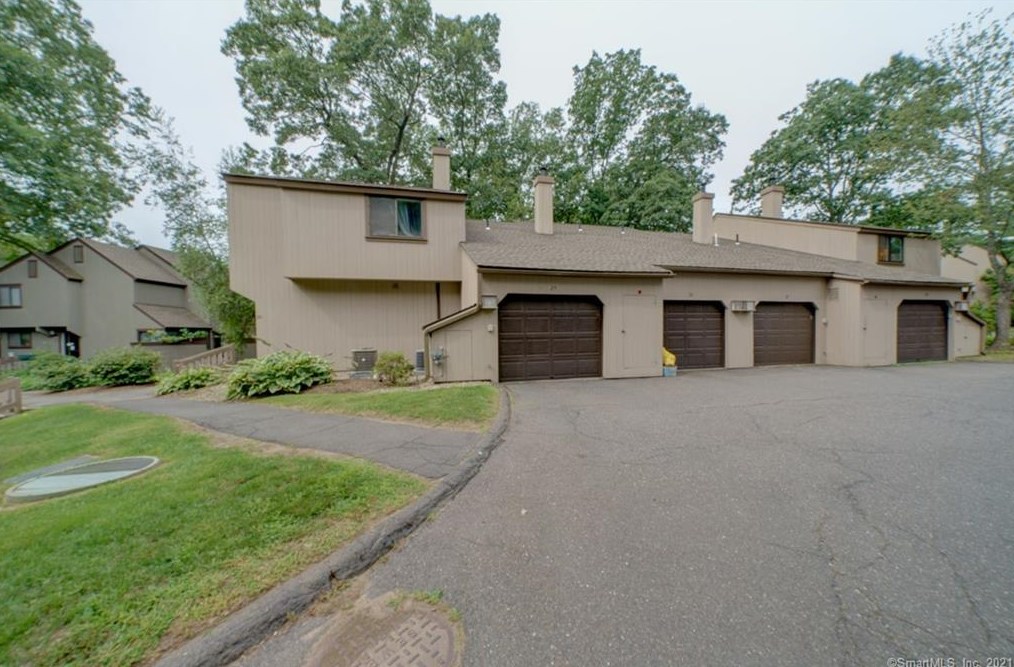 25 Chestnut Dr, Avon CT  06001-4513 exterior