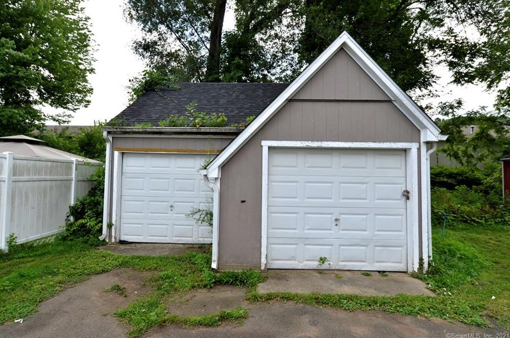 316 Cook Ave, Meriden CT 06451-5502 exterior