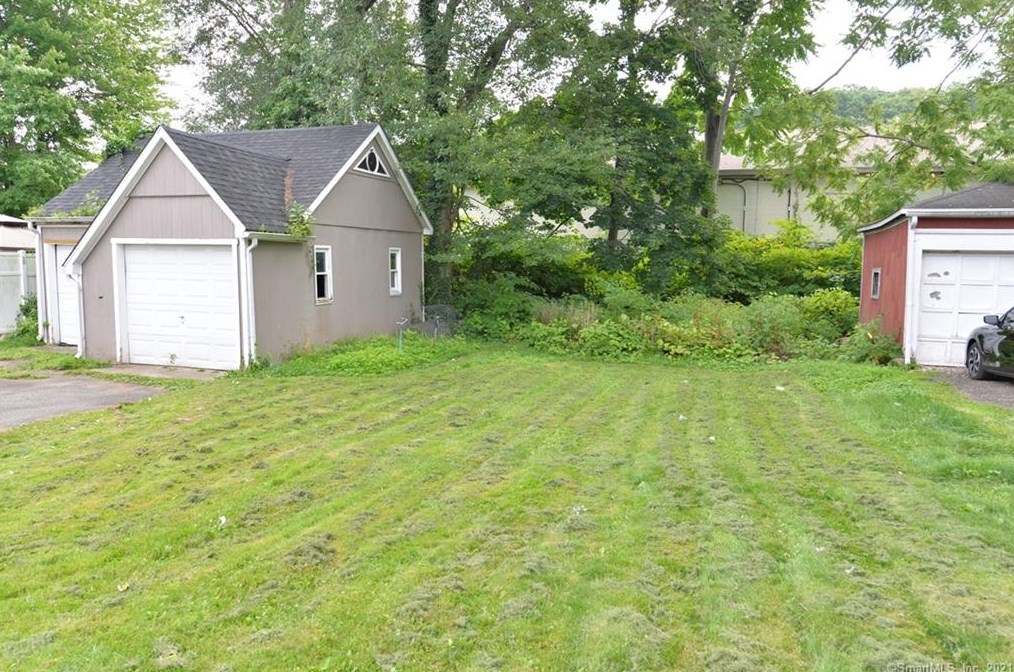 316 Cook Ave, Meriden CT 06451-5502 exterior