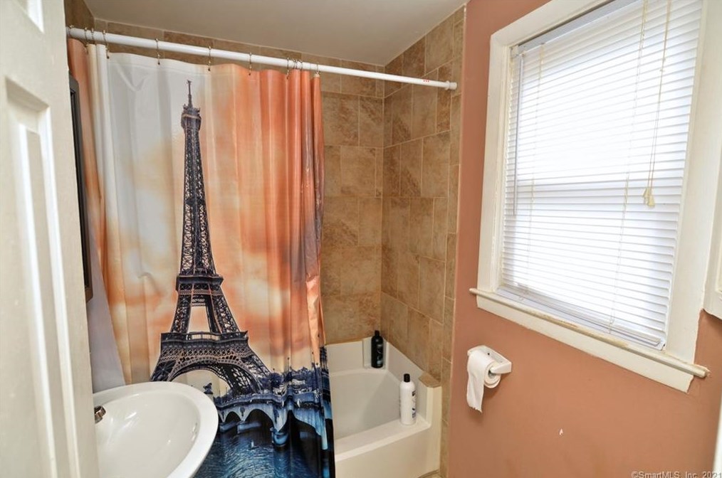 316 Cook Ave, Meriden CT 06451-5502 exterior