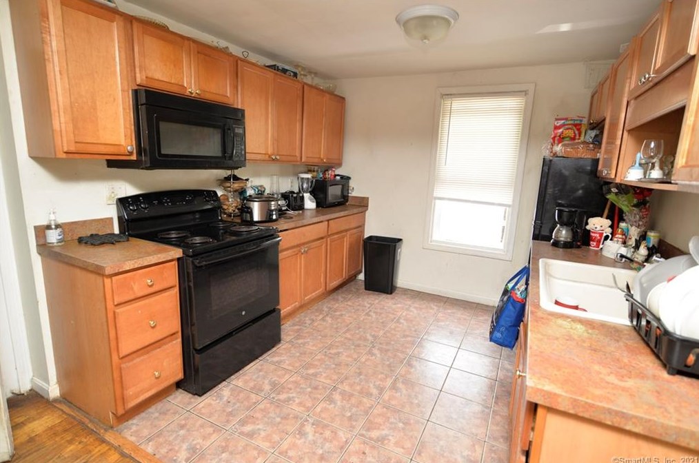 316 Cook Ave, Meriden CT 06451-5502 exterior