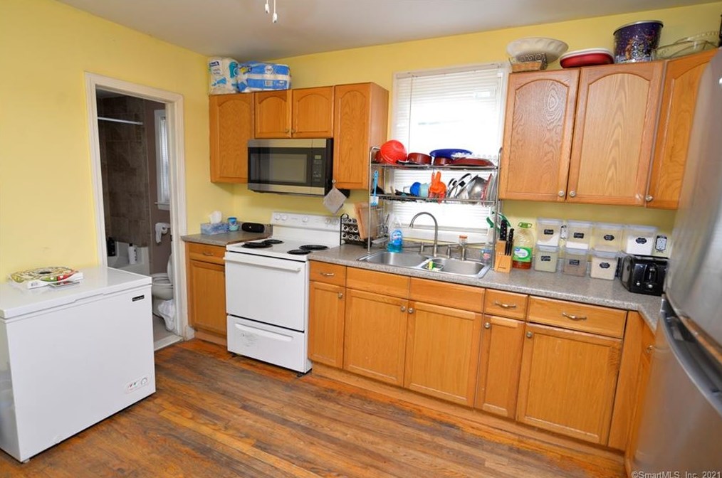 316 Cook Ave, Meriden CT 06451-5502 exterior