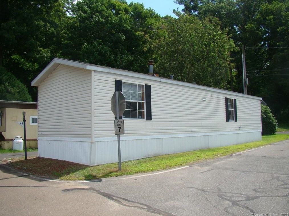 1070 Amity Rd, New Haven CT  06524-3061 exterior