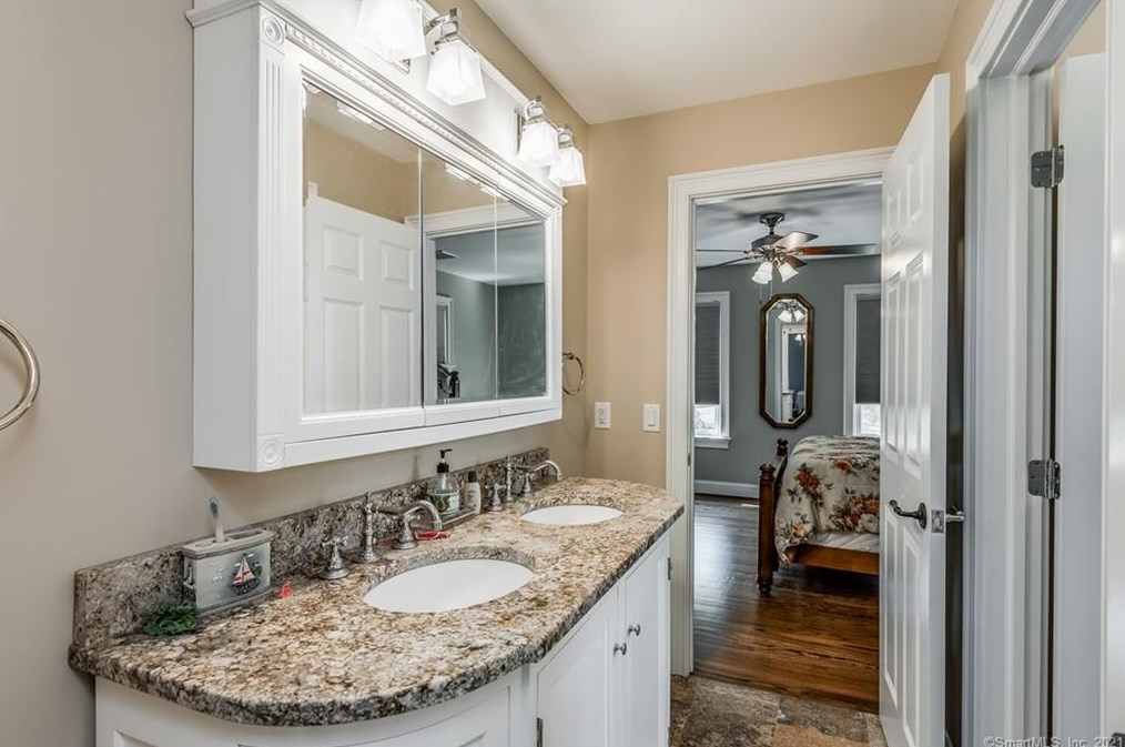 16 Channelside Dr, Fenwick CT  06475-1430 exterior