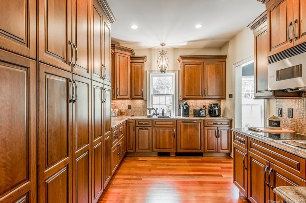 16 Channelside Dr, Fenwick CT  06475-1430 exterior
