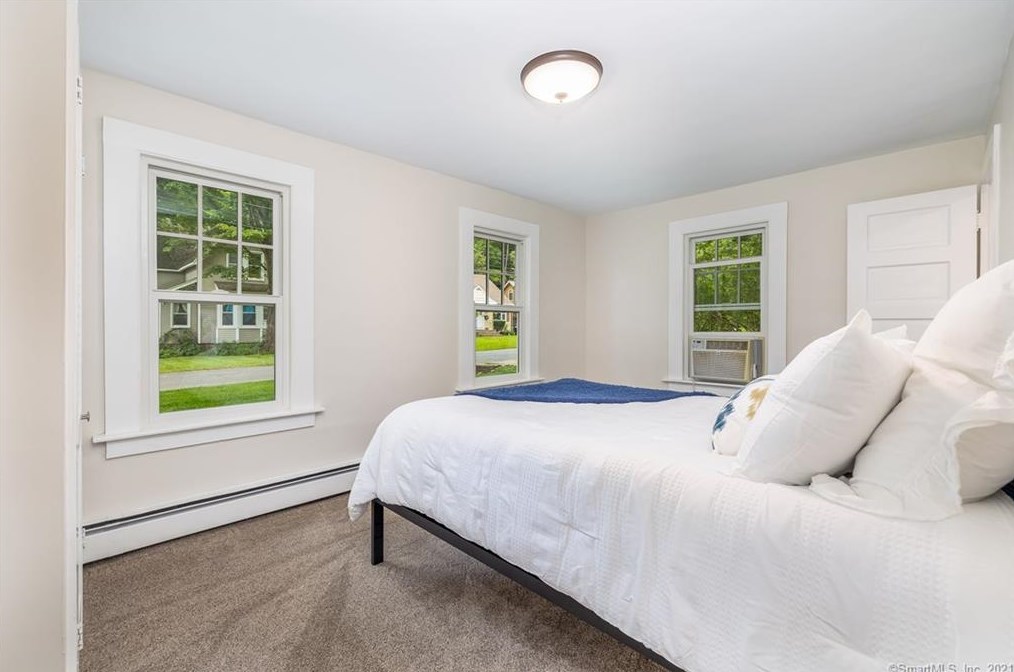 42 Cottage St, Unionville CT  06085-1108 exterior