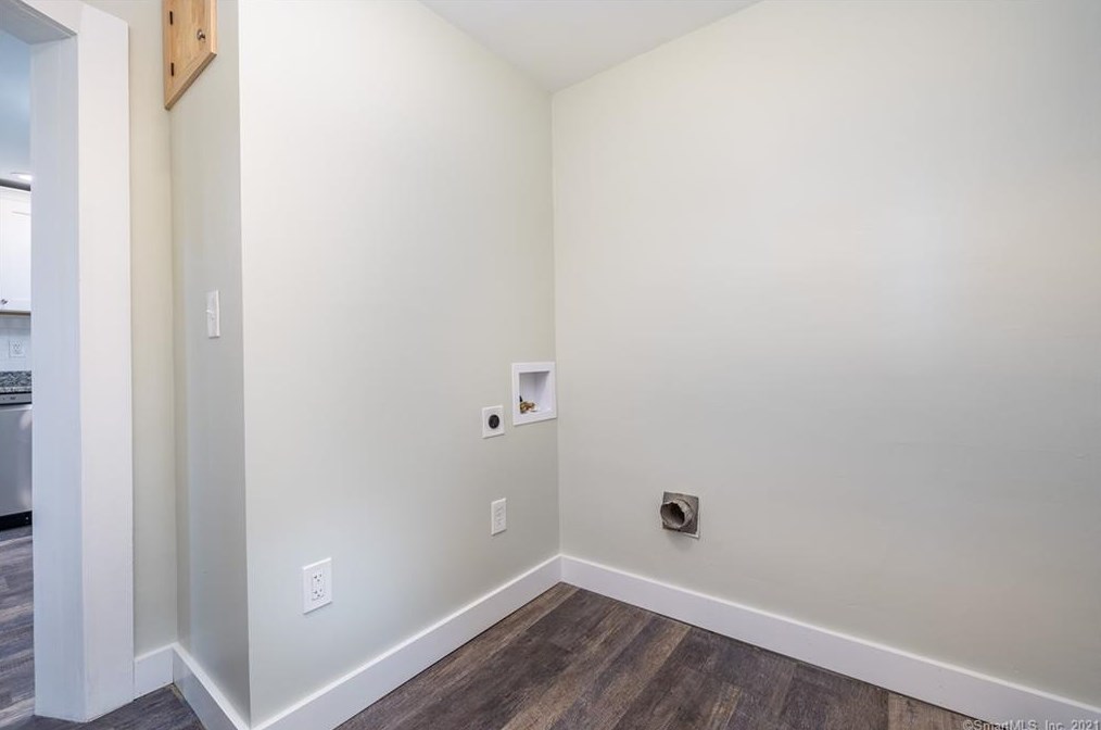 42 Cottage St, Unionville CT  06085-1108 exterior