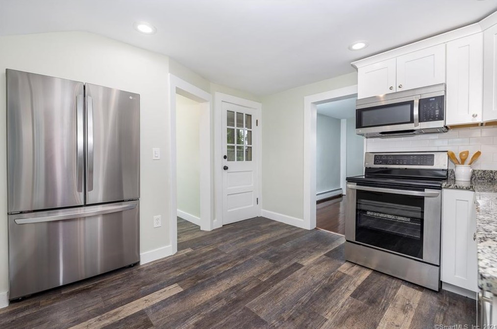 42 Cottage St, Unionville CT  06085-1108 exterior