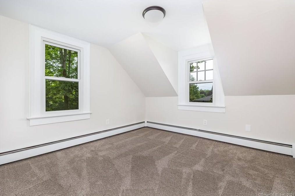 42 Cottage St, Unionville CT  06085-1108 exterior