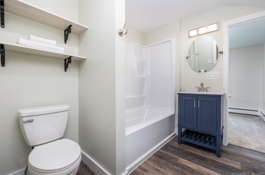 42 Cottage St, Unionville CT  06085-1108 exterior