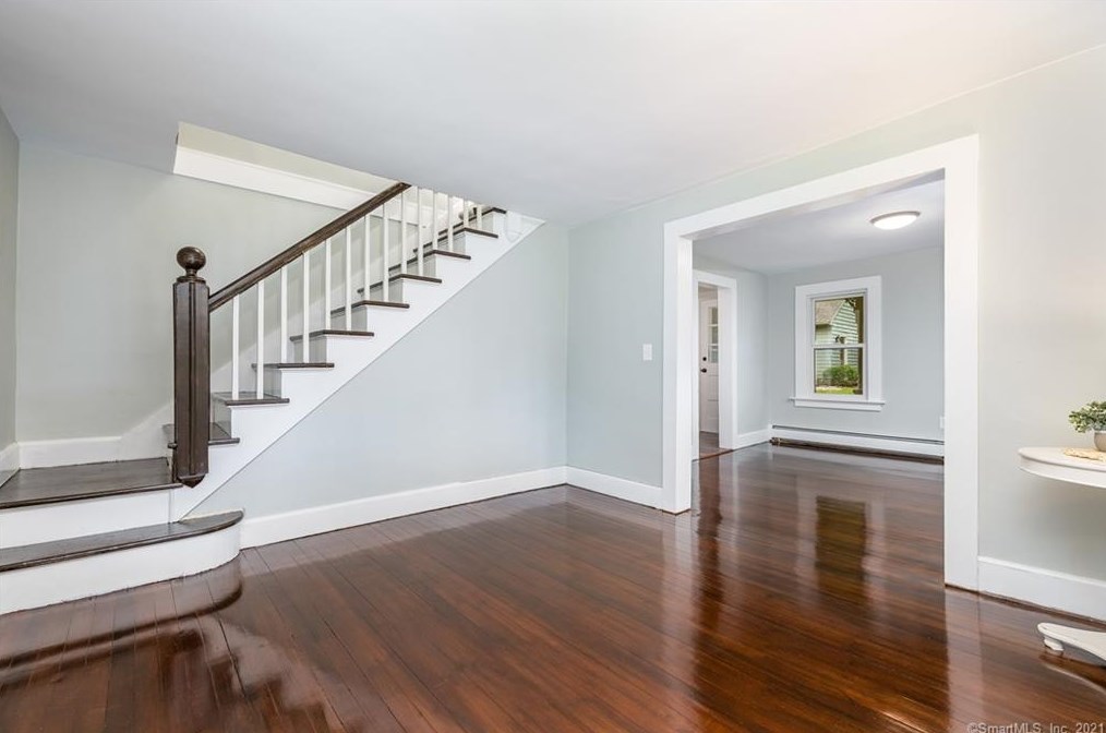 42 Cottage St, Unionville CT  06085-1108 exterior