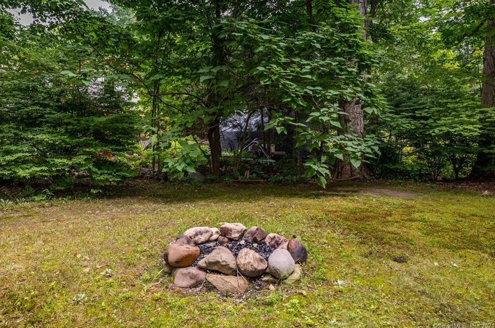 42 Cottage St, Unionville CT  06085-1108 exterior