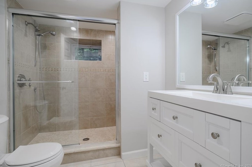 31 Laurel Trl, Sandy Hook CT  06482-1243 exterior