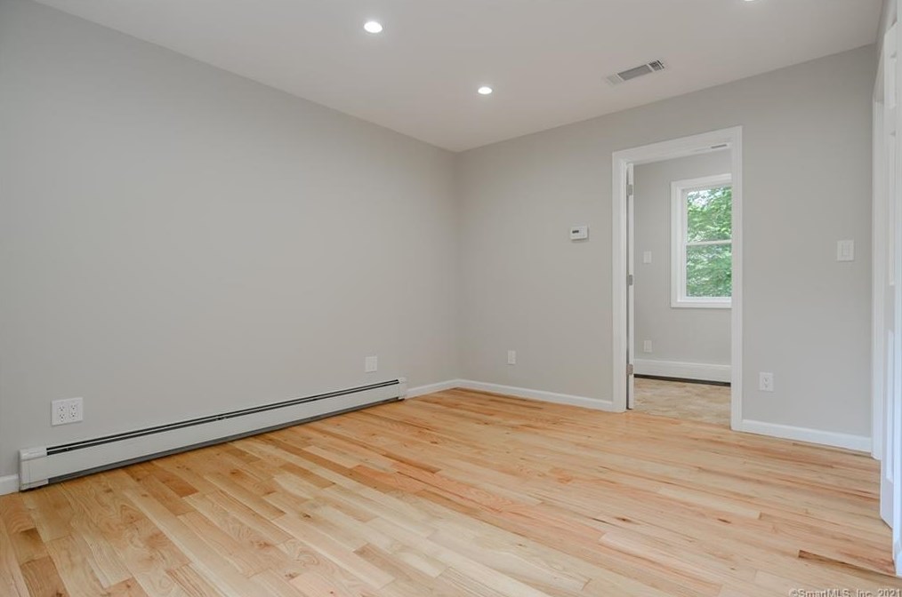 31 Laurel Trl, Sandy Hook CT  06482-1243 exterior