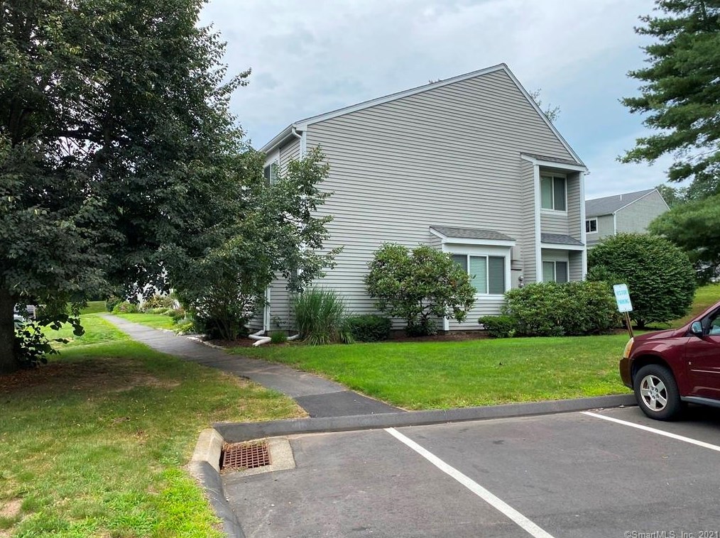 66 Hilltop Dr, Simsbury CT  06089-9666 exterior