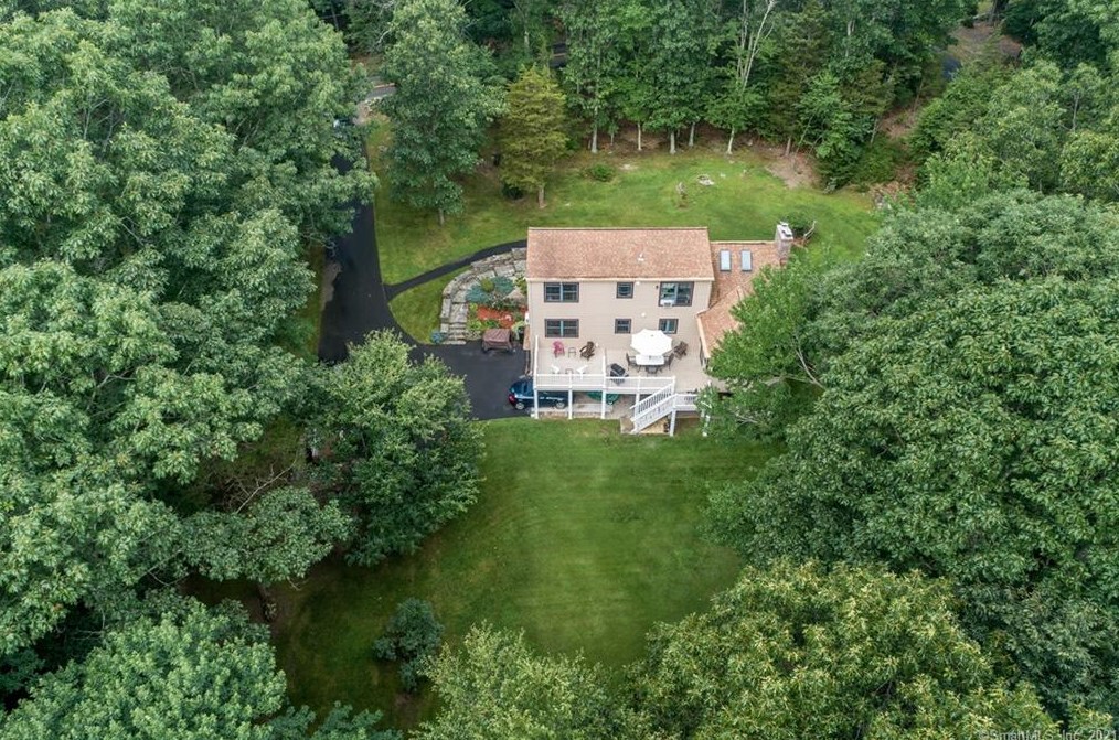 76 Ironworks Rd, Clinton CT  06413-1226 exterior